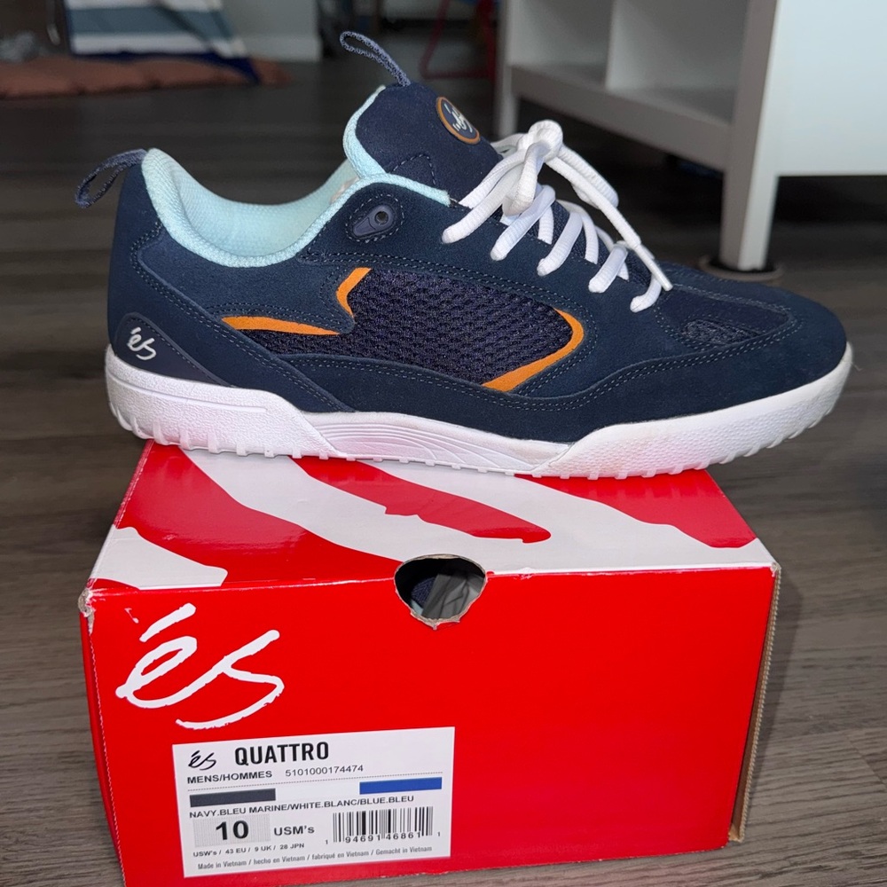 éS Quattro Navy Sneakers